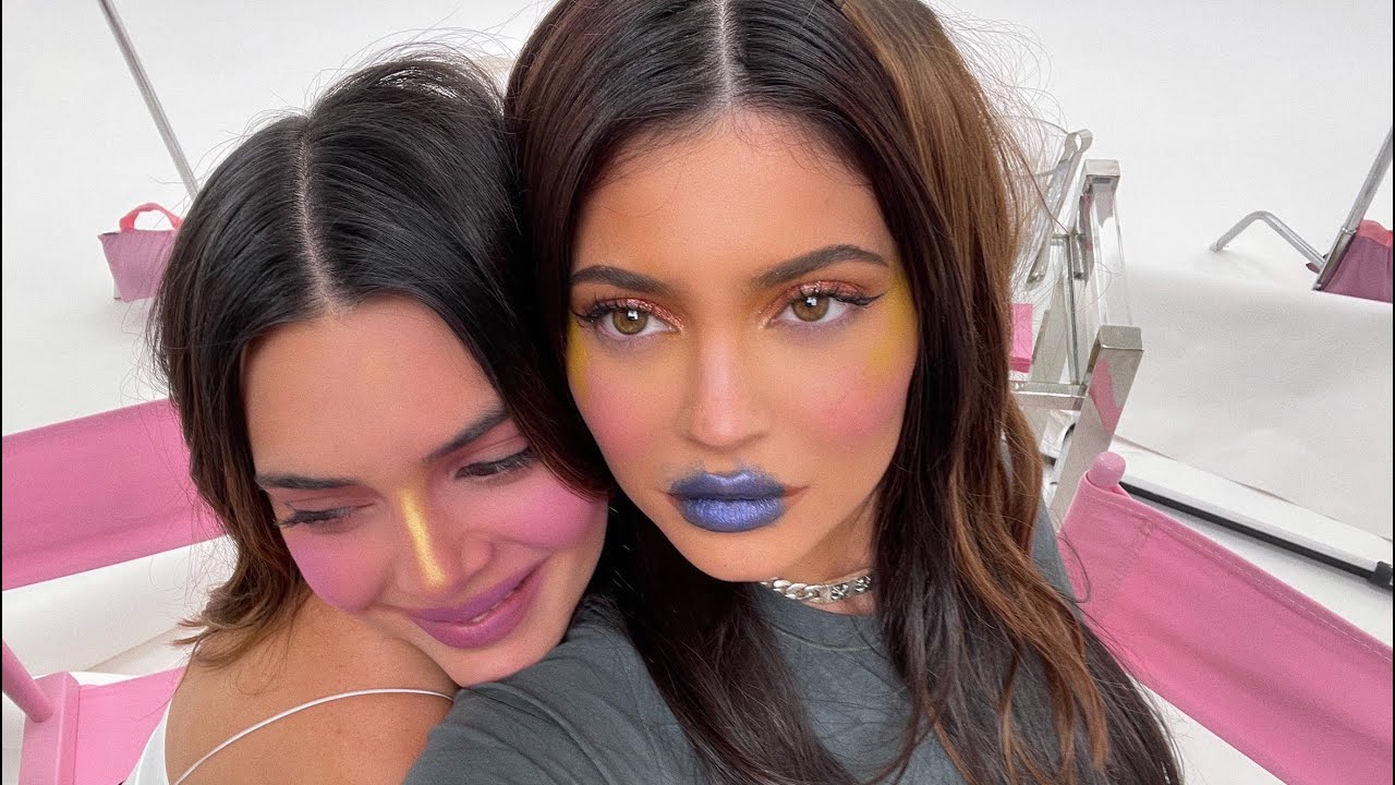 DRUNK GET READY WITH ME: KYLIE AND KENDALL thumnail