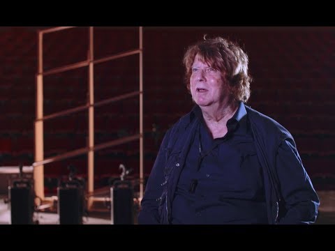 O [[#Harvey Grossmann [Χάρβι Γκρόσμαν]#]] ανακαλεί μνήμες του σχετικά με τη ζωή και το έργο του Craig, με εκτενείς αναφορές στη θεωρία της υπερ-μαριονέτας. Stevenage Arts Guild, Who is Gordon Craig?, 2017.