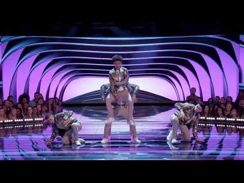 Fuego Dance Crew Show Out to "Just a Lil Bit" - World of Dance 2019 (Full Performance)