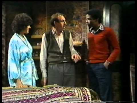 Leonard Rossiter - Rigsby accidentally cops a feel!