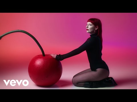 Sophie and the Giants - Bad Friends (Official Video)