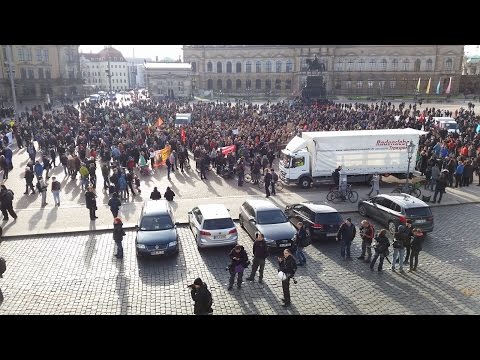 "Herz statt Hetze" vor der Dresdner Semperoper