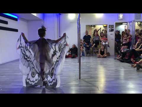 Театр на пилоне 🦋 Красивый танец на шесте ☀️ Alisa Lukin 7 лет אליסיה לוקין