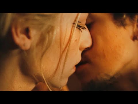 Euphoria 2x04 First kiss   Jules and Elliot #love #beautiful #cute #kissing #girl #kiss #romantic
