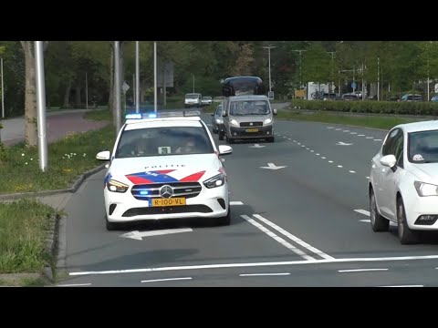 2X B-Klaasse van Politie Leeuwarden met spoed naar een ongeval op de N357