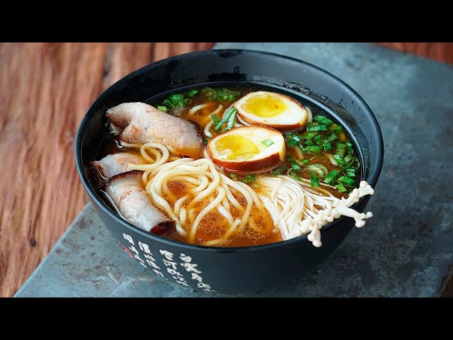Vídeo relacionado con Ramen: 40 recetas modernas y tradicionales de la clásica sopa de fi (GASTRONOMIA)