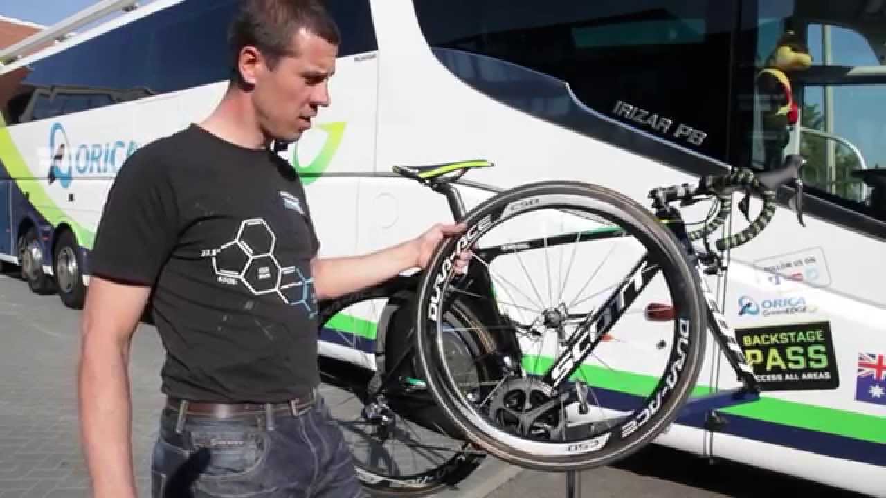 Simon Gerrans' Scott Foil bike for the Ardennes Classics - YouTube