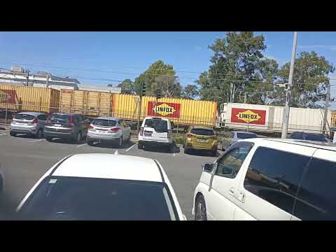 Linfox Intermodal passing through Nundah at Notch 8