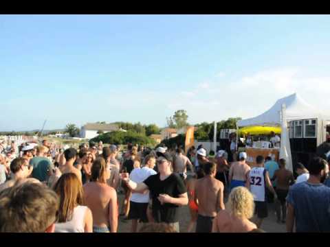 DJ Patife & Cleveland Watkiss @ La Cinta Beach Sun And Bass 2014 (2)