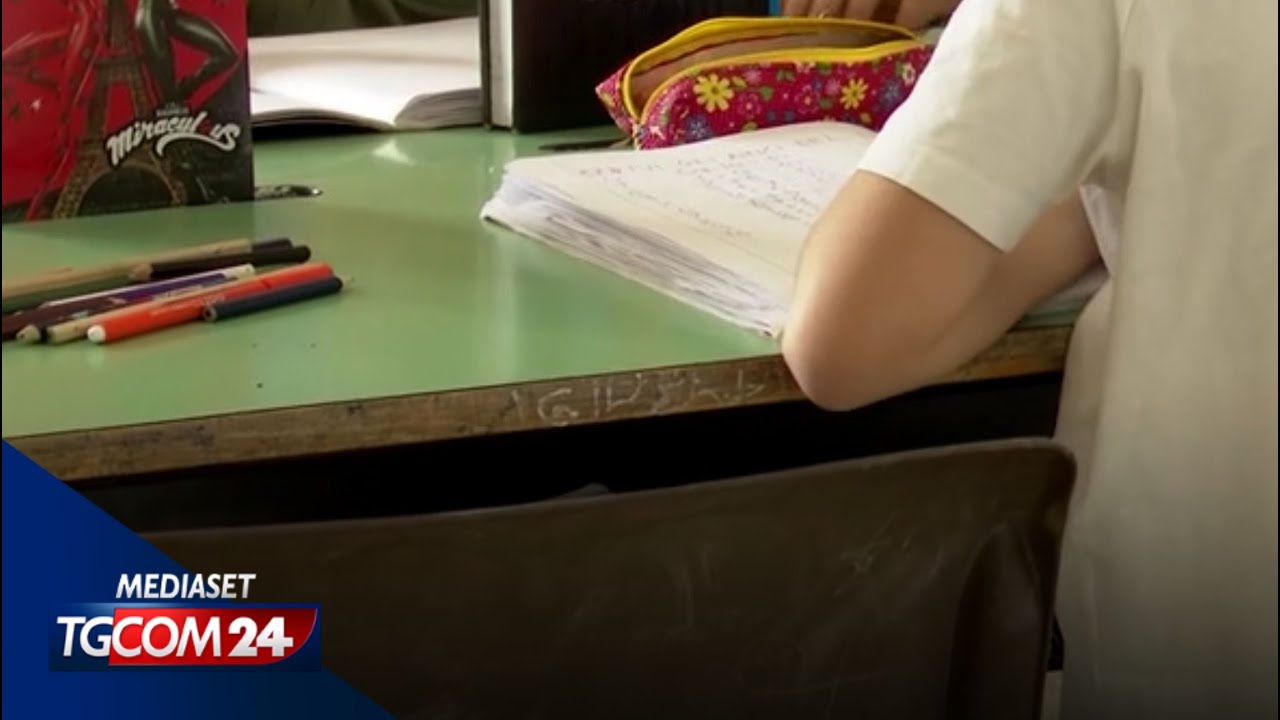 Scuola, la proposta di aprire a ottobre per il caldo