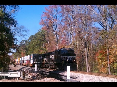 MONSTER NS 238 crosses over Pineview Road (189 cars!) Video