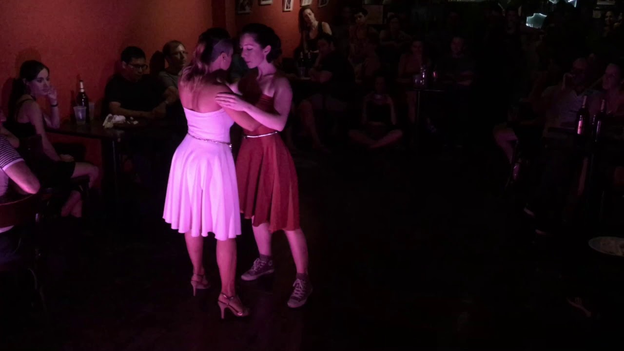 Inés Muzzopappa y Gaby Mataloni en la Milonga del Pez Cañón 2/3