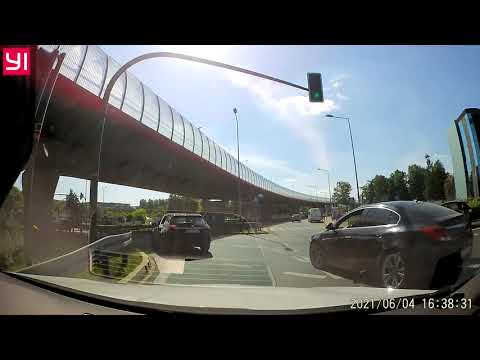 KR 1J669 nawraca ze złego pasa i macha ręką rondo Ofiar Katynia Kraków