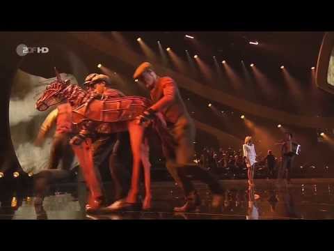 Ensemble von "Gefährten" aus dem Theater des Westens Berlin Zentrum in der Helene Fischer Show
