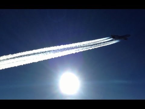 Air-to-Air with Airbus A380 (massive contrails)
