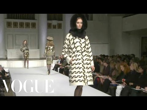Oscar De La Renta Ready to Wear Spring 2011 Vogue Fashion Week Runway Show