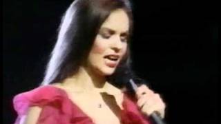 Crystal Gayle – A Long and Lasting Love