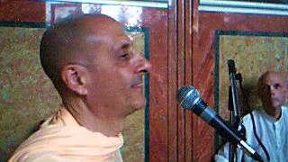 preview picture of video 'COL CUORE PIENO DI GRATITUDINE (S.S. RADHANATH SWAMI, 17ago12)'