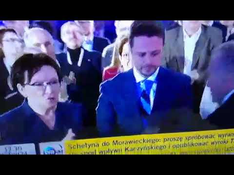Schetyna ze śliną na twarzy.