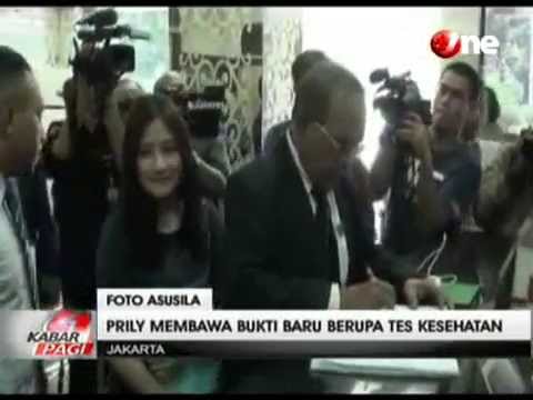 Datangi Polda, Prilly Latuconsina Bawa Bukti Tes Keperawanan