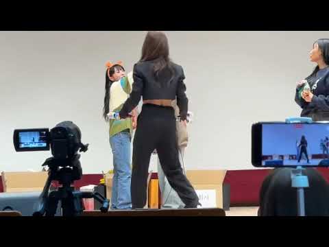 Wheein probably regrettingher life decision