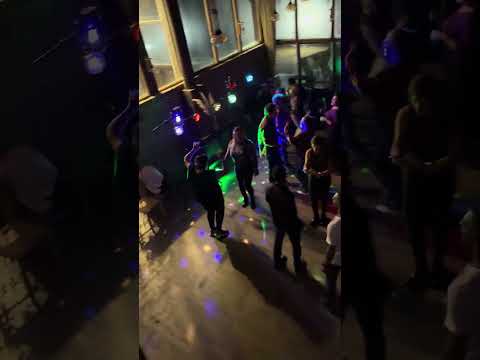 De Dj en fiesta de Clásicos en El Quisco, Quinta Región de Valparaíso.