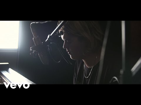 Oscar Lang - Million Little Reasons (Live Session)