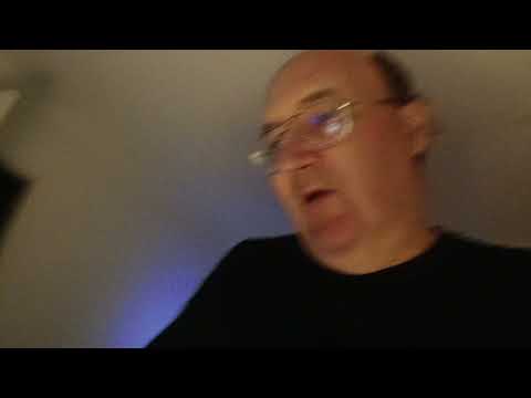 MongoTV_6837 - DRIKKER GLAS KOLD BILLIG COLA SENT TORSDAG AFTEN OG SNAKKER