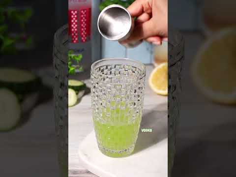 The perfect low calorie cocktail! Let's make a cucumber vodka soda 🥒