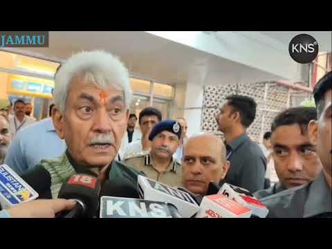 Lieutenant Governor J&K Manoj Sinha visited Government Medical College (GMC) Jammu and met with the injured from the recent #cloudburst​ in Kishtwar.