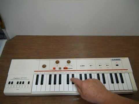 vintage Casio MT 40 keyboard
