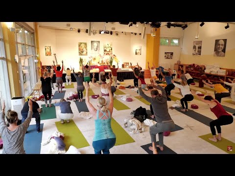 Yogastunde intermediate "Yoga Vidya Stil" - Yoga Vidya Live,  05.11.2022, 09:15 Uhr