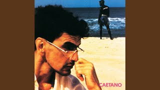Kadr z teledysku Noite de Hotel tekst piosenki Caetano Veloso