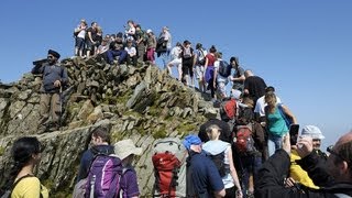 preview picture of video 'Two-hour bank holiday Snowdon queue'