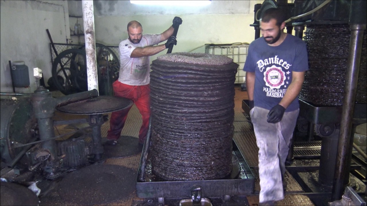 LAGAR DE AZEITE  DO MACHADO MÉTODO ARTESANAL   EXTRAÇÃO A FRIO ORTIGA MAÇÃO ÉPOCA 2016