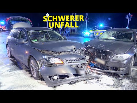 [SCHWERER UNFALL IN DORMAGEN] - Zwei Autos kollidierten in Kreuzung | Zwei Personen verletzt -