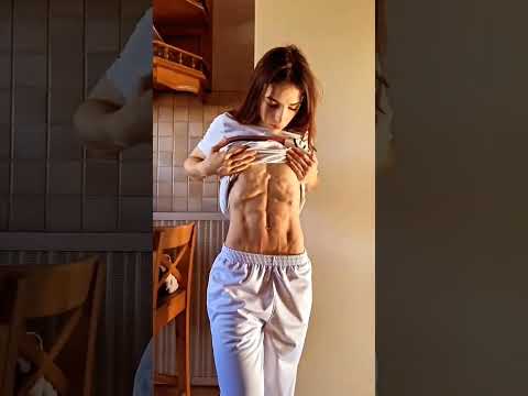 Muscle girl love 💪 #fitgirl #fitnessmotivation #workout #gymlover #bodybuilding #gymlife #glutes