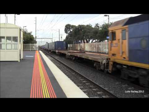 BL29 leads the up Long Island Steel at Carrum, 27/08/12