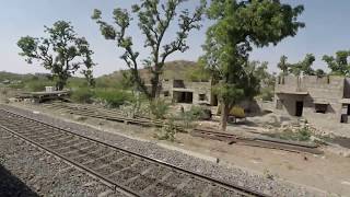 preview picture of video 'Stunning areal view of the Aravalli mountain ranges from Ranikhet express (15014)'