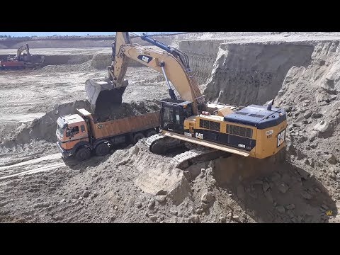Caterpillar 390D Excavator Loading Trucks - Operator G.Kyrkos