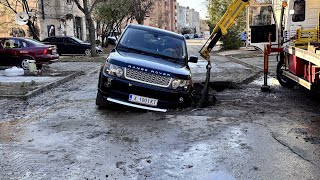 Джип пропадна в дупка на ул. "Гео Милев" в Димитровград