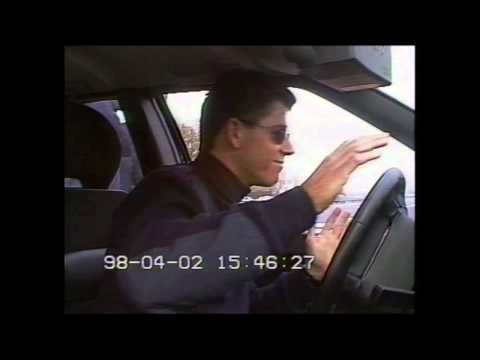 Blik op de Weg OFFICIAL - Fragment Een koe over de motorkap