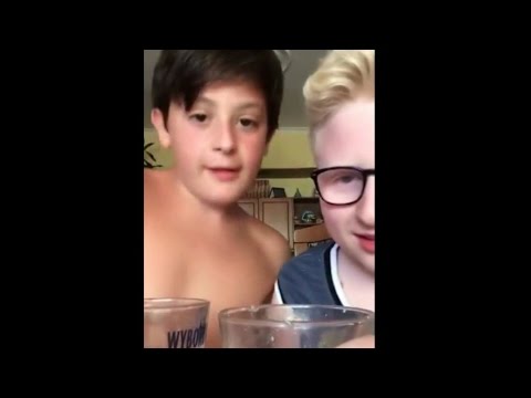 Bambino Beve The Con Formaggino Insieme All'Amico!! #VideoNoSense