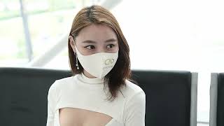 레이싱모델 인소희 킨텍스 제2전시장 벤치에서  서울모빌리티쇼 아니고 고카프 . 낚시죄송.