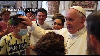 Download lagu The Pope's surprise visit hours before flying to Poland mp3 Download lagu The Pope's surprise visit hours before flying to Poland mp3