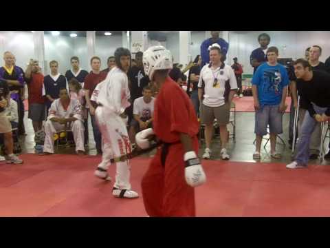 Troy Binns v Raymond Daniels Part 1 of 2 Men's Fighting NEO '10