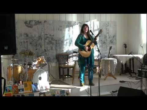 Sigrid Marie Refsum urframfører «Kom syng meg ut -- Kom syng meg inn» - Salongfestivalen 2012