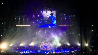 Video thumbnail of "Garth Brooks Stops Concert After Seeing A Woman's Sign in Crowd"