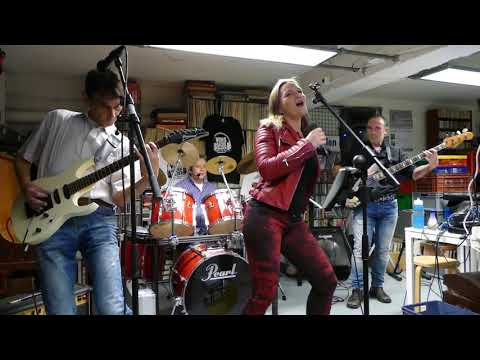 I Want You to Want Me, cover door Explicit Content   @ Wims Muziekkelder