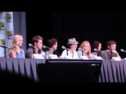 Vampire Diaries at Comic Con 2011- Girls scream to Ian "You're hot"